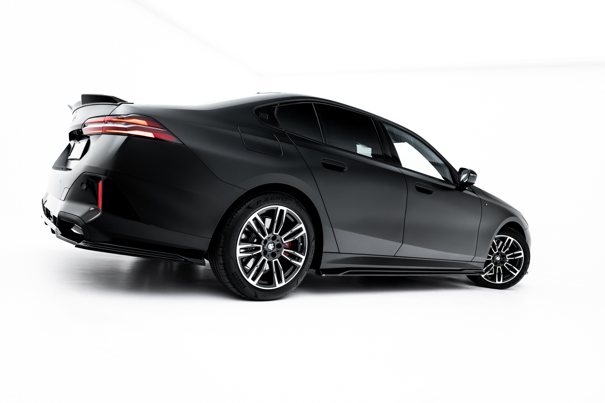 Bodykit passend voor BMW 5-serie G60 M-Pack Maxton Glanzend zwart V.1