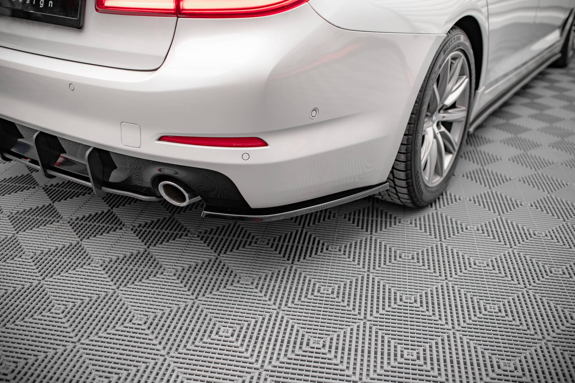 Zij-Diffuser passend voor BMW 5-Serie G30 Maxton Glans Zwart