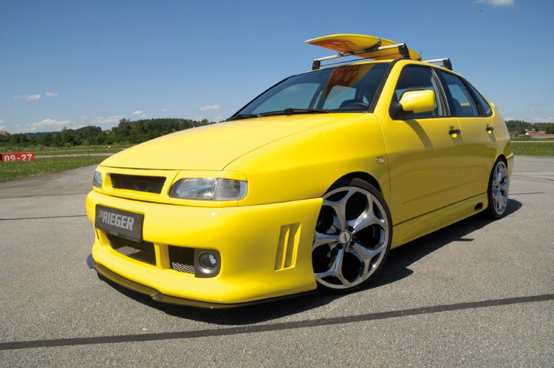 Zijskirts passend voor VW Golf III Rieger met uitsnede