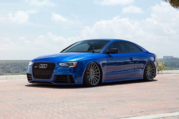 Vossen VFS2 10.5x22 5x112 ET30 Gloss Graphite Deep Face