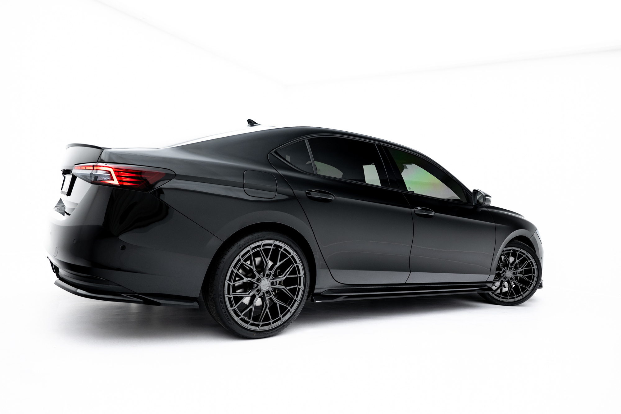 Zijskirts passend voor Skoda Superb Sportline Mk4 V.1 – Skoda Superb Sportline 2024