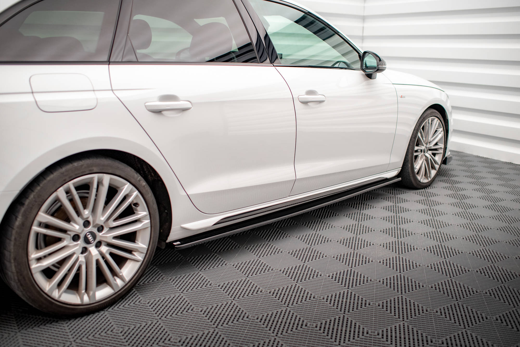 Bodykit passend voor Audi A4 S-Line B9 Facelift Maxton Glanzend zwart