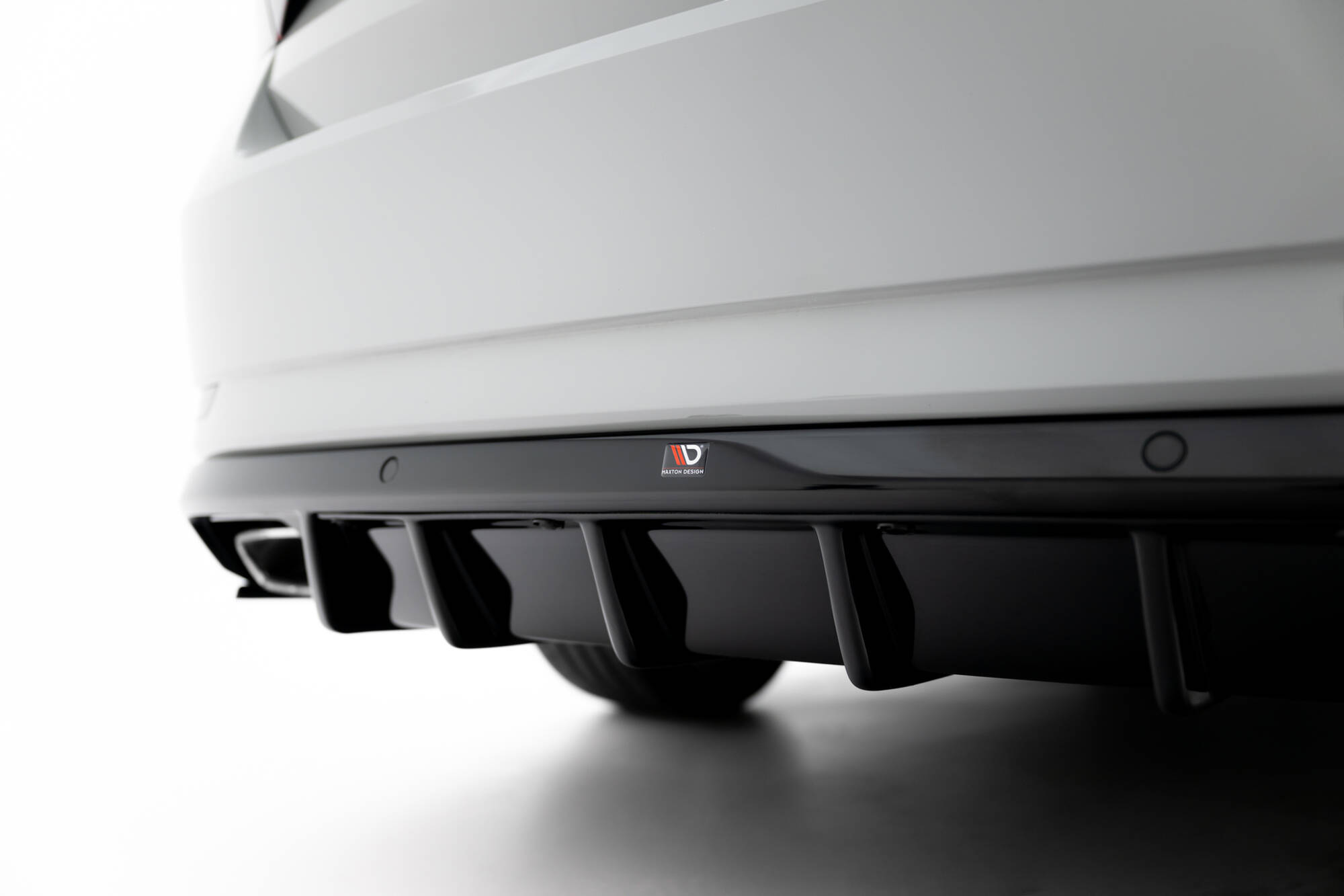 Achter Diffuser V.2 Skoda Superb Liftback / Combi MK3 Maxton Glanzend zwart
