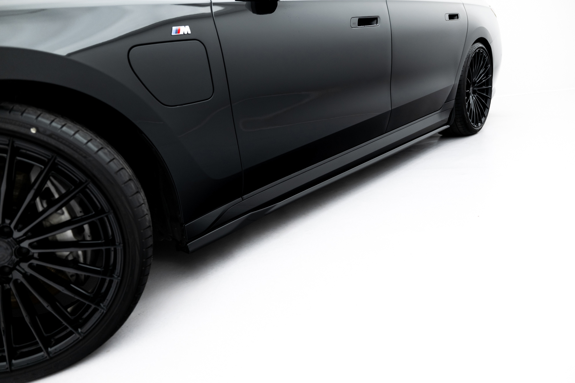 Zijskirts passend voor BMW 740d xDrive M-Pack / 740i xDrive M-Pack G70 V.2 – BMW 740d xDrive M-Pack G70 2022