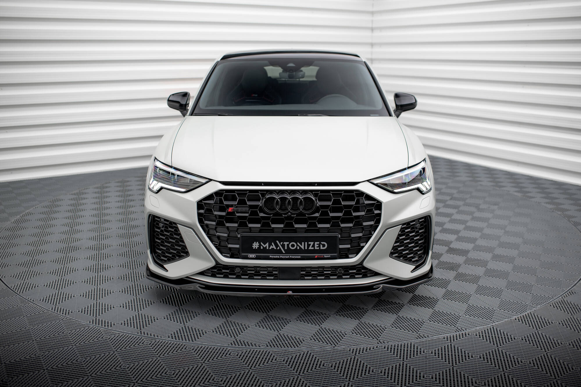 Voorspoiler passend voor Audi RSQ3 Maxton Glans Zwart V.1