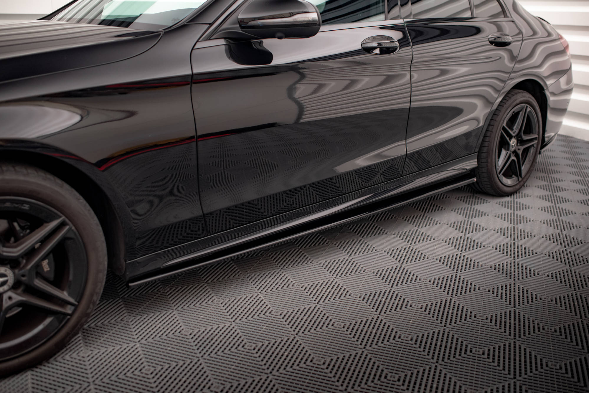 Bodykit passend voor Mercedes-Benz C AMG-Line Sedan / Estate W205 Facelift / S205 Facelift Maxton Glanzend zwart
