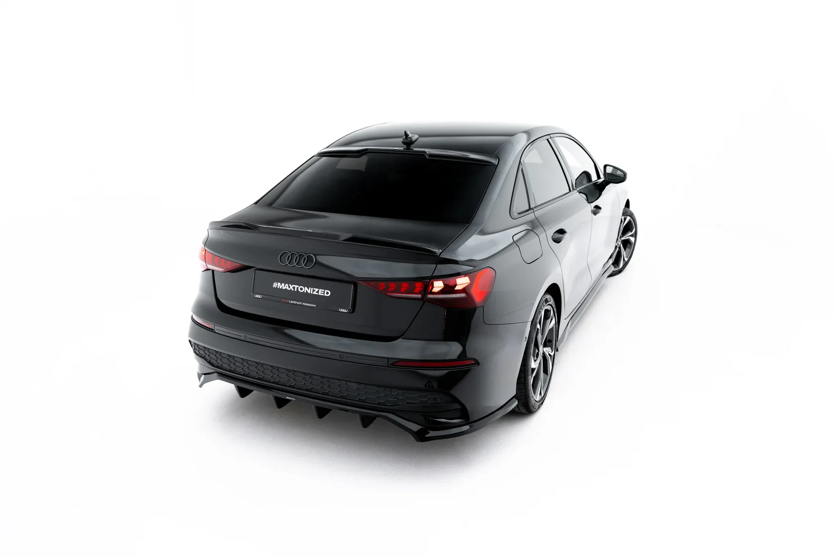 Bodykit passend voor Audi A3 Sedan 8Y Facelift Maxton Glanzend zwart