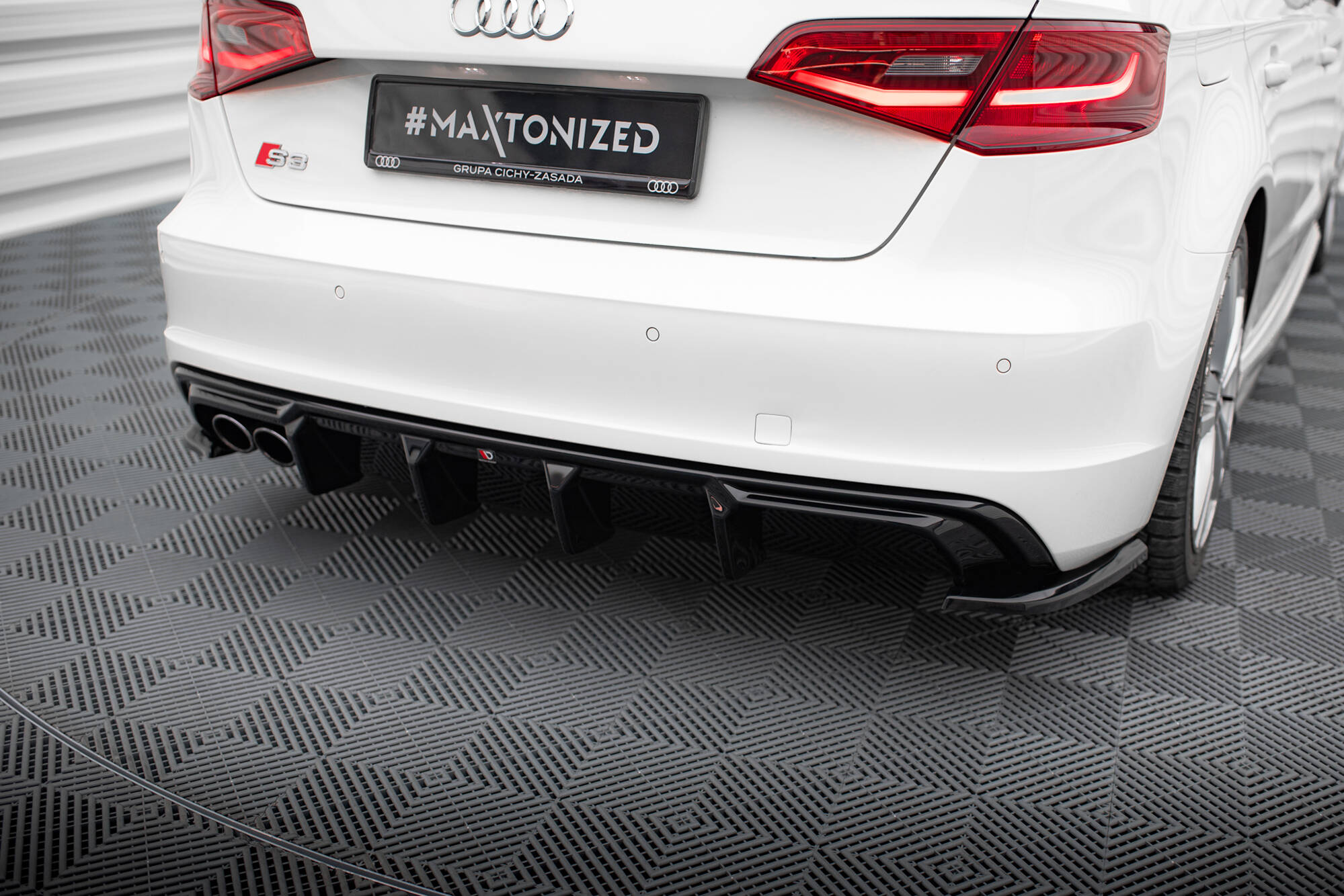 Achter Diffuser passend voor Audi A3 S-Line Sportback 8V Maxton Glanzend zwart