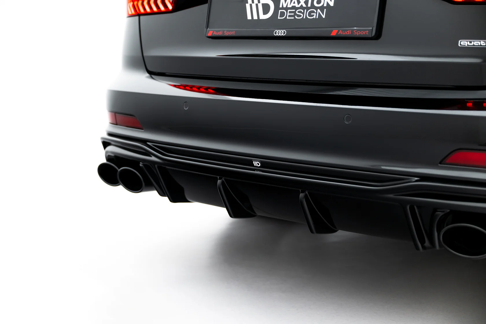 Afdek klep voor Diffuser passend voor Audi S6 / A6 S-Line C8 Maxton Glans Zwart (trekhaakkap)
