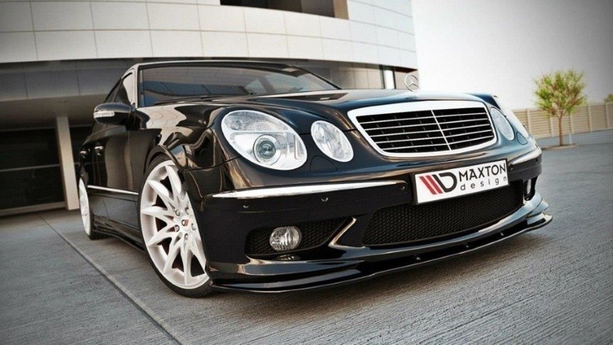 Voorspoiler passend voor Mercedes E W211 AMG Maxton Design glans zwart
