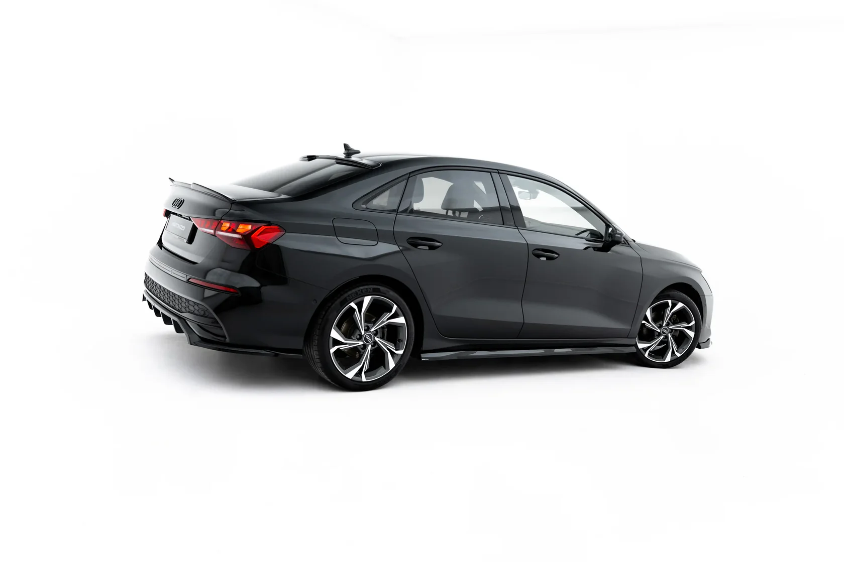 Bodykit passend voor Audi A3 Sedan 8Y Facelift Maxton Glanzend zwart