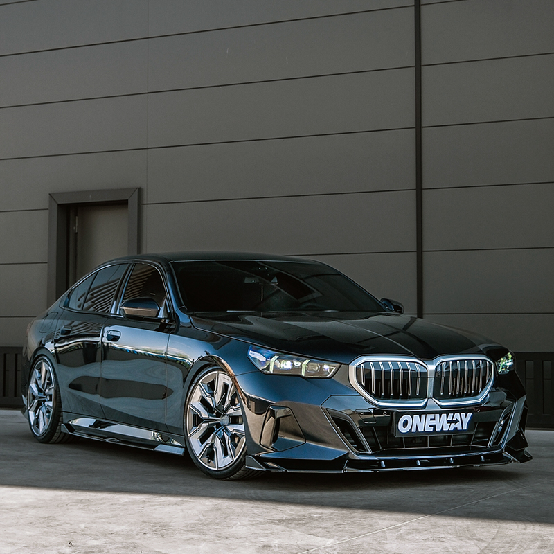 Oneway Complete bodykit  BMW 5-Serie G60 Sedan M-Pack 2023- incl. i5 - Glanzend zwart