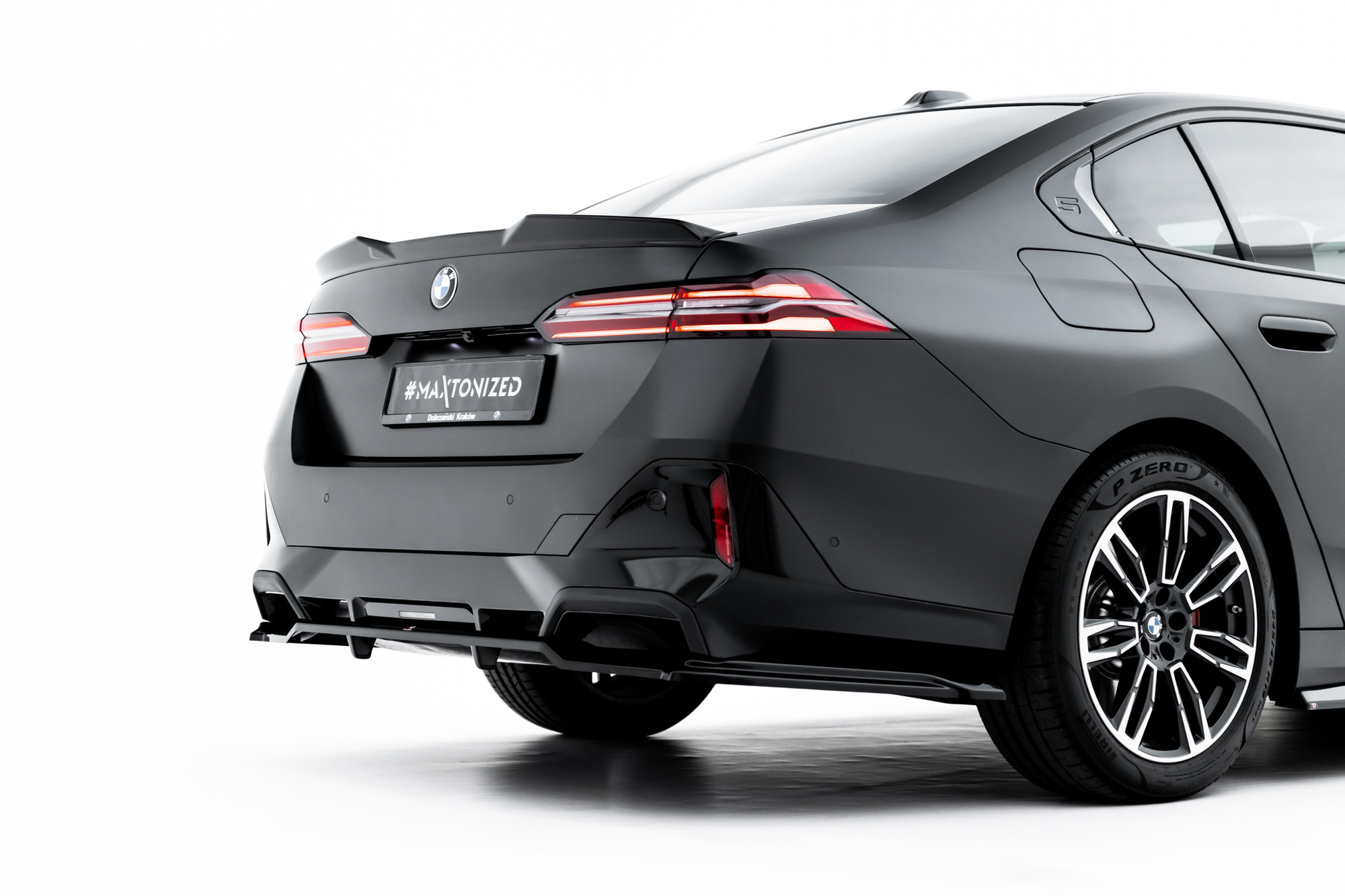 Bodykit passend voor BMW 5-serie G60 M-Pack Maxton Glanzend zwart V.1