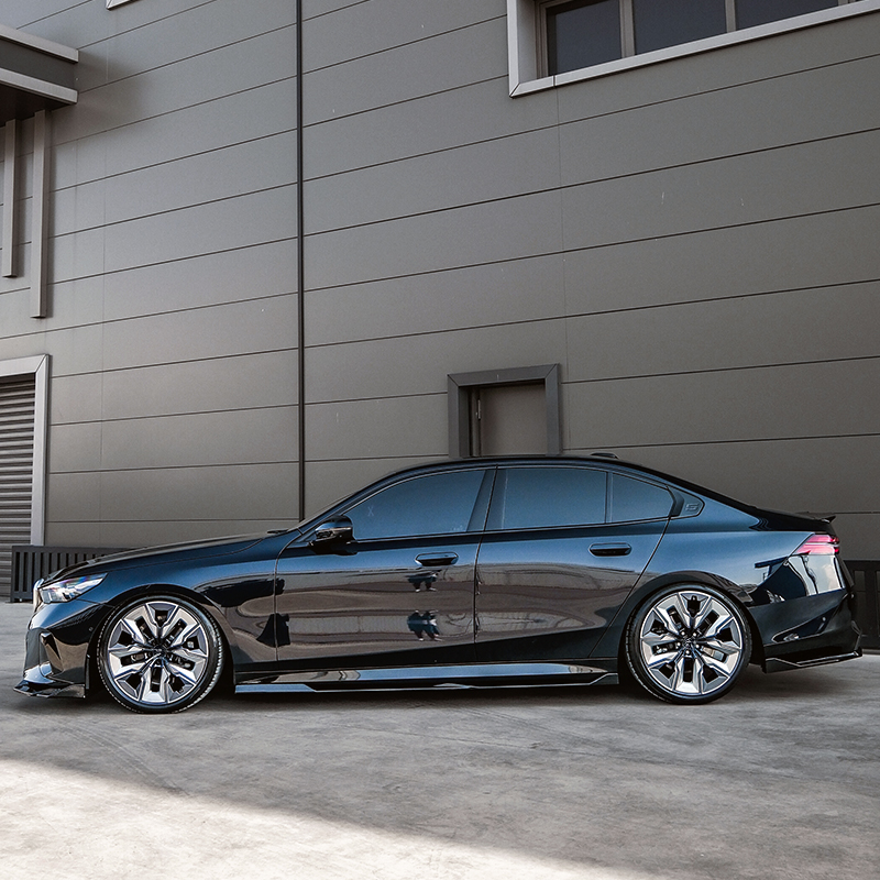 Oneway Set Sideskirts  BMW 5-Serie G60/G61 Sedan/Touring M-Pack 2023- incl. i5 - Glanzend zwart