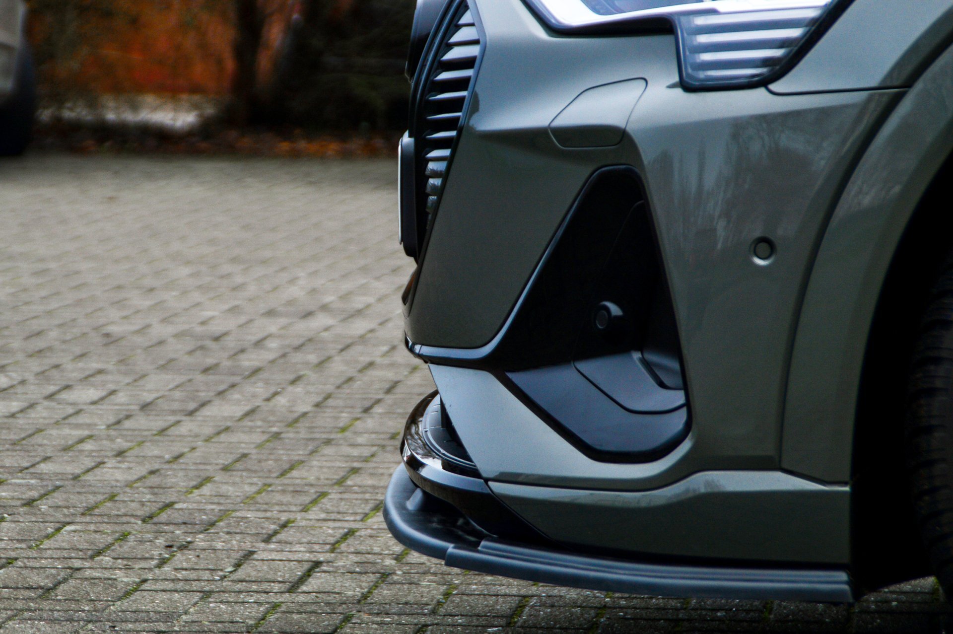 Voorspoiler passend voor Audi E-Tron S-Line IN Tuning Glans Zwart OUTLET