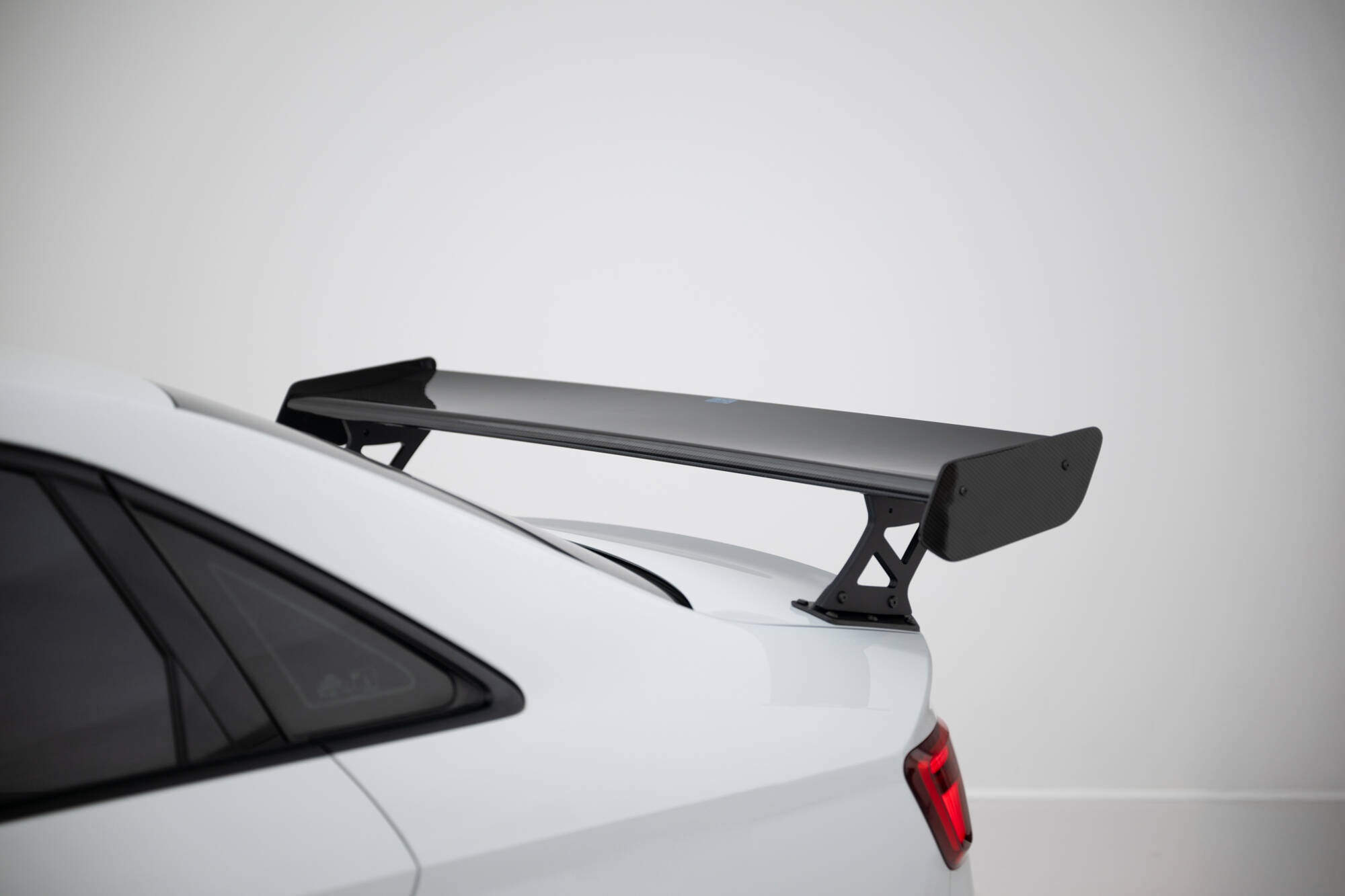 Carbon Spoiler + LED Audi A3 / A3 S-Line / S3 / RS3 Sedan 8Y / 8Y Facelift Maxton Glanzend zwart