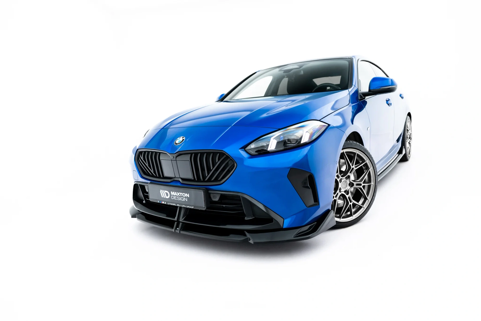 Voorspoiler V.2 BMW M135i / 1 M-Pack F70 / M2351 / 2 M-Pack F74 Maxton Glanzend zwart