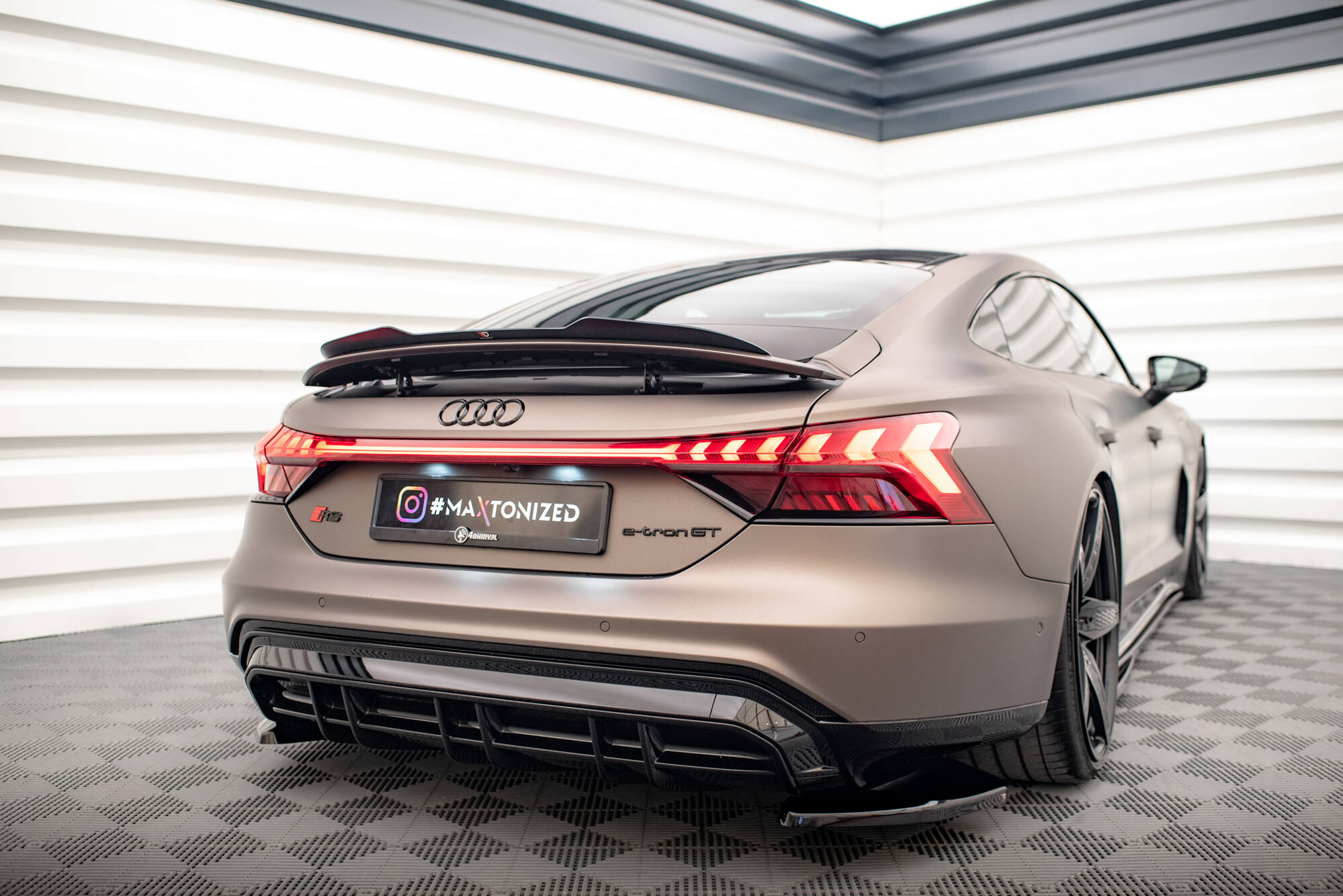 Bodykit passend voor Audi e-Tron GT / RS GT MK1 Maxton Glanzend zwart
