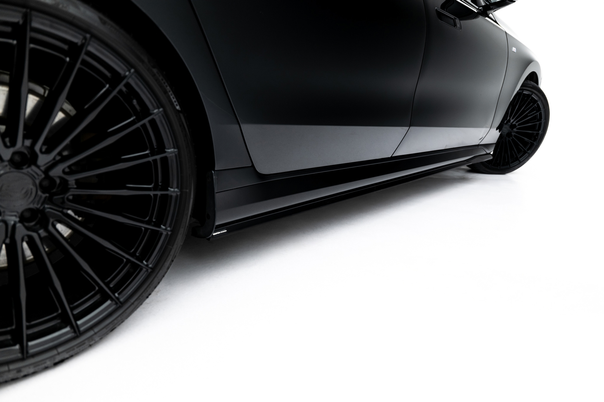 Zijskirts passend voor BMW 740d xDrive M-Pack / 740i xDrive M-Pack G70 V.2 – BMW 740d xDrive M-Pack G70 2022