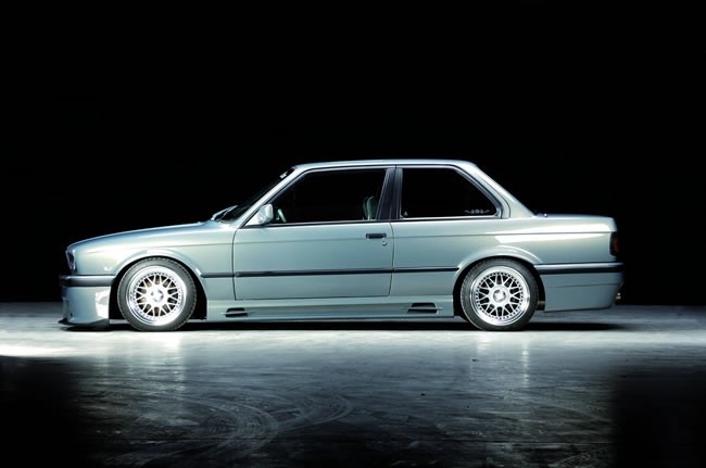 Zijskirts passend voor BMW E30 met 2 schacht en 2 uitsnedes Rieger