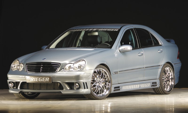 Zijskirts passend voor Mercedes W203 met 2 schacht en 2 uitsnedes Rieger
